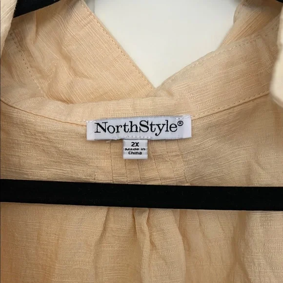 Light Yellow Button-Up Shirt - Picture 2 of 4